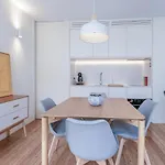 Modern Flat With Balcony On Rua Flores - 2nd 公寓 *