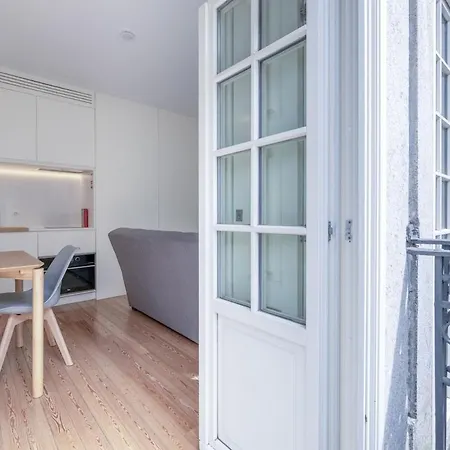 Διαμέρισμα Modern Flat With Balcony On Rua Flores - 2nd *