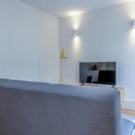 Modern Flat With Balcony On Rua Flores - 2nd * Porto