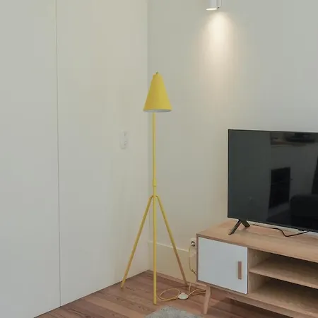 דירה Modern Flat With Balcony On Rua Flores - 2nd