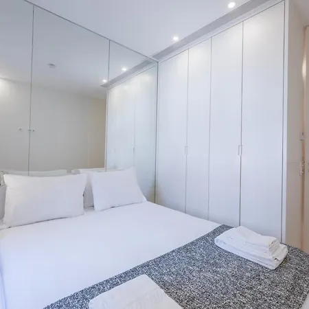 Modern Flat With Balcony On Rua Flores - 2nd