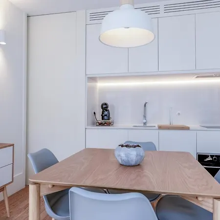 Modern Flat With Balcony On Rua Flores - 2nd Apartman Porto