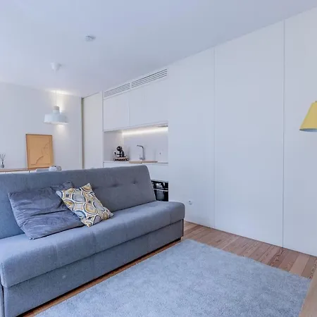 Modern Flat With Balcony On Rua Flores - 2nd